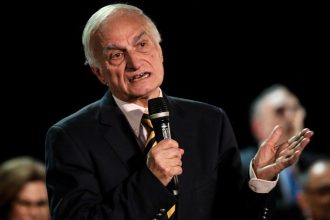 Μανώλης Μαυρομμάτης: Κρίσιμα 24ωρα για τον δημοσιογράφο και τη σύζυγό του στη ΜΕΘ του Γεννηματάς