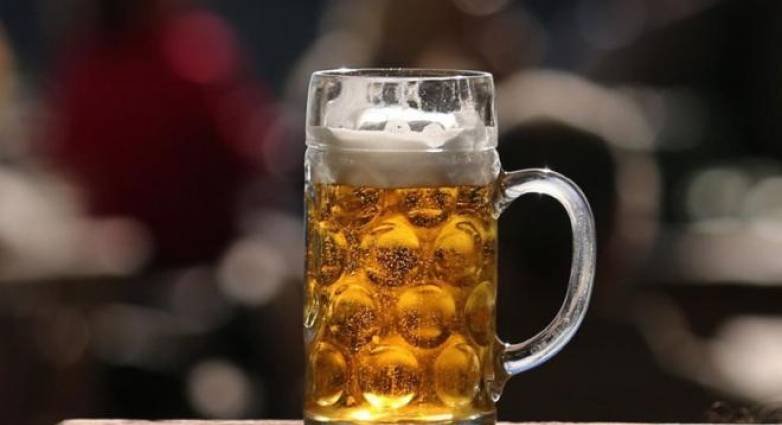 Κρασί και μπίρα κρατούν τα σκήπτρα των αγαπημένων ποτών για τους Ελληνες
