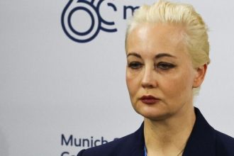 Χήρα Ναβάλνι: Ο Πούτιν σκότωσε τον σύζυγό μου – Έκρυψαν τη σορό μέχρι να εξαφανιστούν τα ίχνη του Novichok