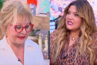 Η ατάκα όλο νόημα της Βίκυς Παγιατάκη σε Δανάη Μπάρκα: «Άλλα μου λένε τα χείλια σου και άλλα τα φιλιά σου»