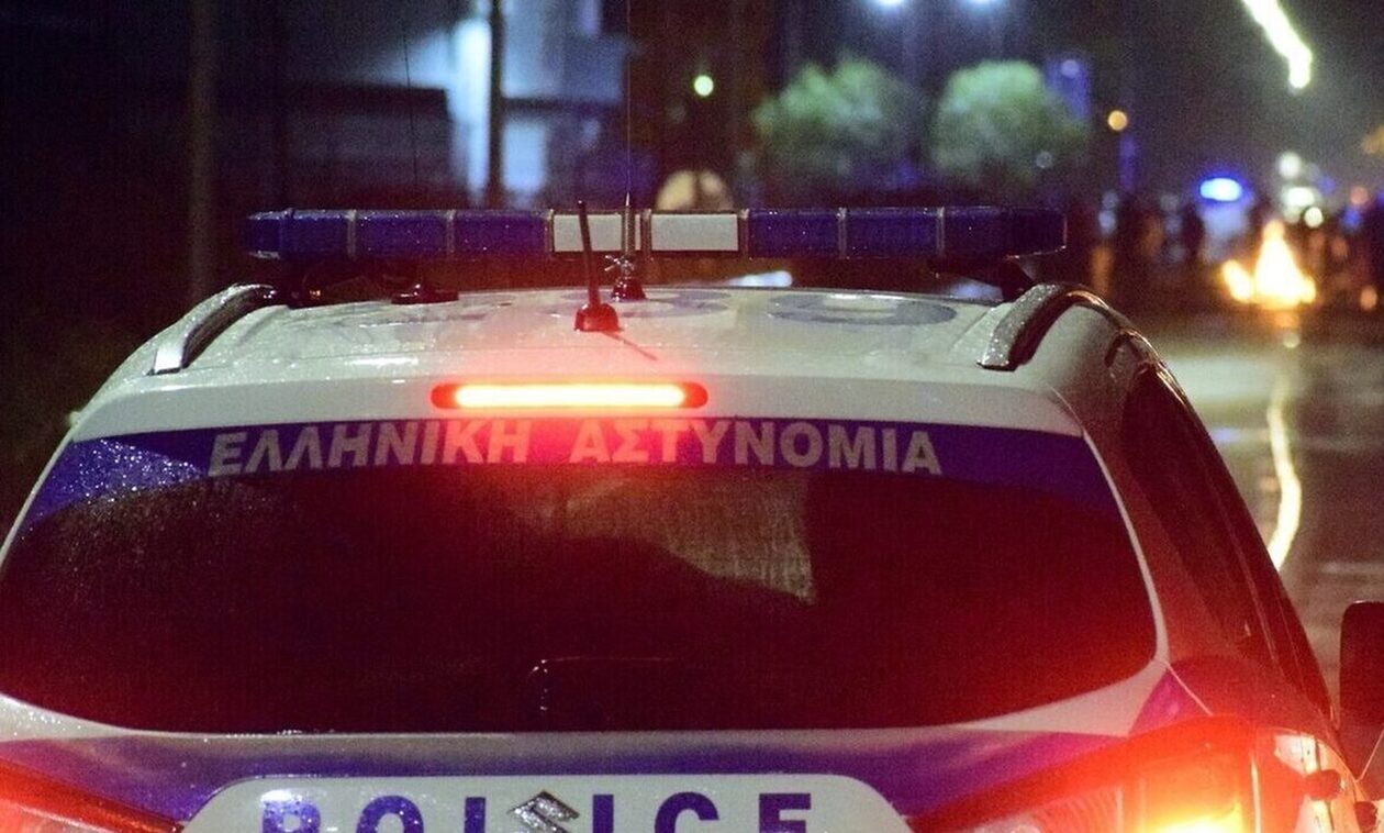 Βρήκαν χειροβομβίδα και ξιφολόγχη σε έλεγχο - Δύο συλλήψεις
