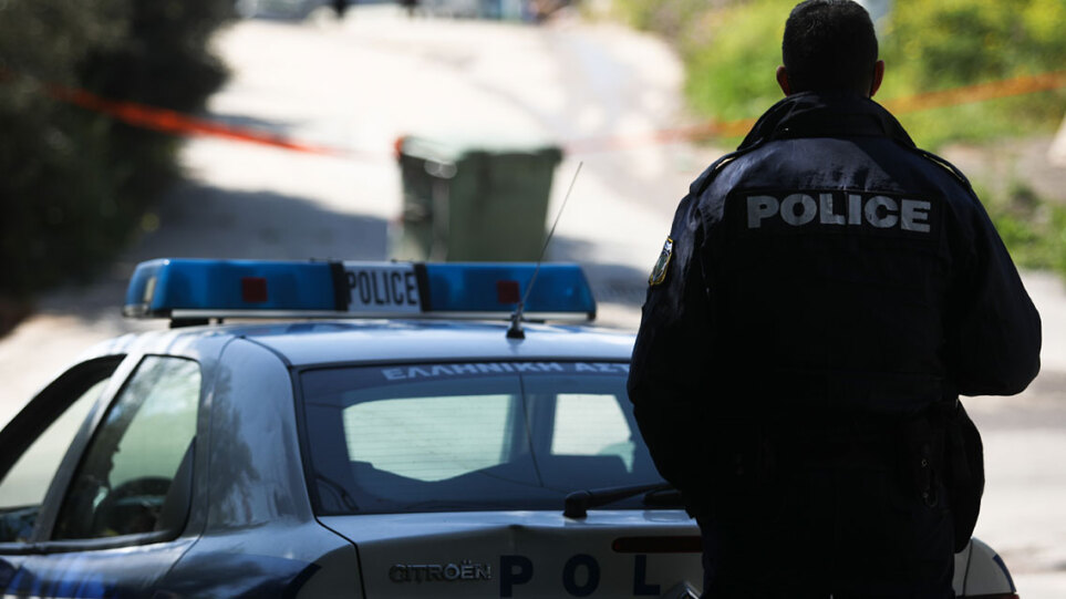 Κόρινθος: «Άνθρωποι των σπηλαίων» με τόξα και βέλη ζουν σε λαγούμι 30 μέτρων