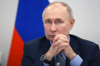 Ο Πούτιν απειλεί με πυρηνικό πόλεμο τη Δύση, αν το ΝΑΤΟ στείλει στρατό στην Ουκρανία