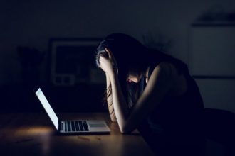 Αδιανόητη πράξη! Μαθητές Γυμνασίου έφτιαξαν και διακινούσαν fake «ροζ» φωτογραφία 15χρονης