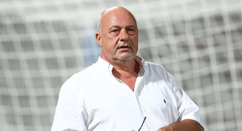 Μπέος: «Να ζητήσει συγγνώμη ο Τεττέι»