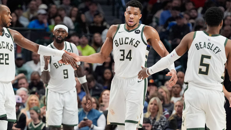 «Διαστημικός» ο Γιάννης Αντετοκούνμπο, διέλυσε τους Ντάλας Μάβερικς 129-117