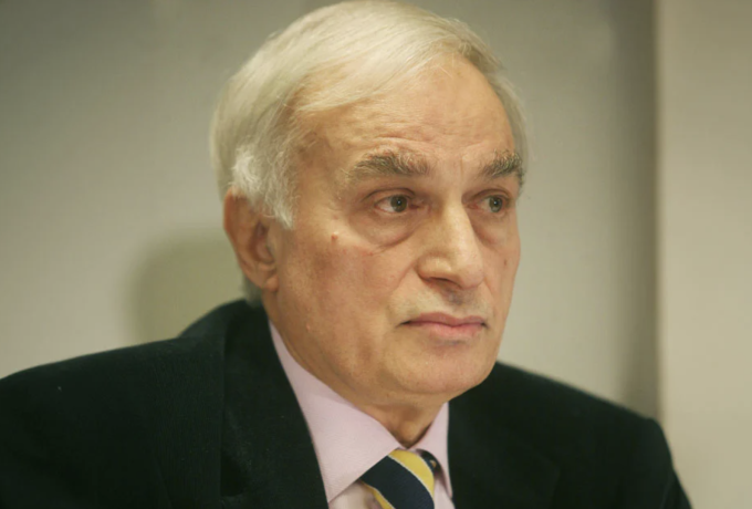 Στο νοσοκομείο ο Μανώλης Μαυρομμάτης και η σύζυγός του μετά από φωτιά στο σπίτι τους στο Κολωνάκι