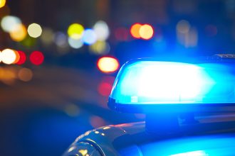 Εμπρησμός στη Μάνδρα: Οι αρχές ερευνούν διασύνδεση με τον «εμφύλιο» μεταξύ συμμοριών της Greek Mafia