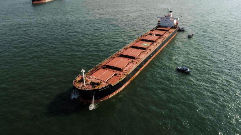 Υεμένη: Επίθεση σε ελληνόκτητο φορτηγό πλοίο στον κόλπο του Άντεν