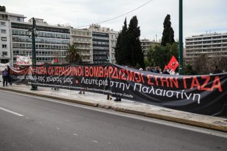 Επεισόδια με χημικά και κρότου λάμψης στην Ερμού