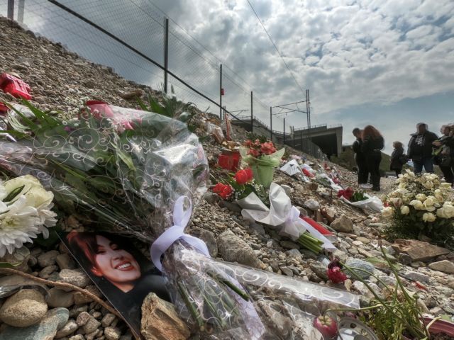 Παναιτωλικός – Ολυμπιακός: Μαύρα μπαλόνια για τους νεκρούς των Τεμπών