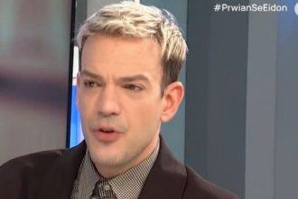 Μίνως Θεοχάρης: “Είναι μία περίοδος της εφηβείας που δεν μπορείς να πεις εύκολα στους γονείς σου ότι με κορόιδευαν”