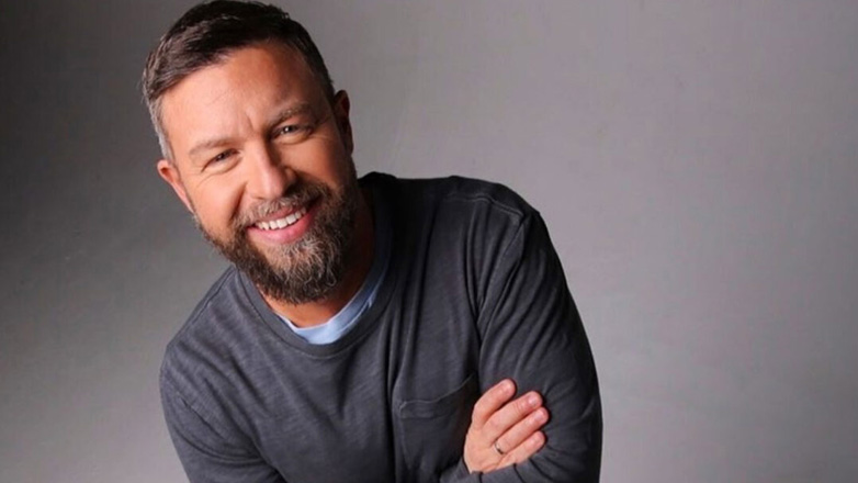 Γιάννης Βαρδής: Αποκαλύπτει την ιστορία πίσω από το τραγούδι «Τηλεκάρτα»