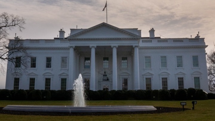 Λευκός Οίκος: «Φρικτά και ανισόρροπα» τα σχόλια του Τραμπ για Ρωσία και ΝΑΤΟ