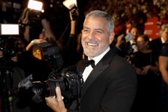 Μπραντ Πιτ και Τζορτζ Κλούνεϊ απολαμβάνουν τα γυρίσματα της νέας τους ταινίας