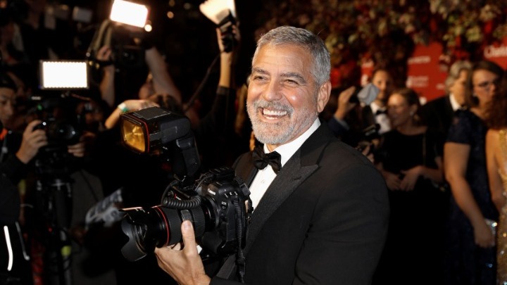 Μπραντ Πιτ και Τζορτζ Κλούνεϊ απολαμβάνουν τα γυρίσματα της νέας τους ταινίας