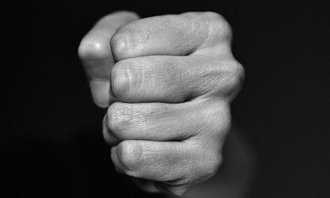 Άγριο ξύλο μεταξύ καταστηματάρχη και εργαζόμενου