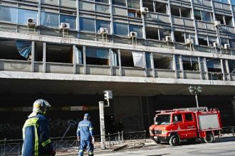 Βρέθηκε η μηχανή των βομβιστών στο υπουργείο Εργασίας - Ψάχνουν αποτυπώματα και DNA