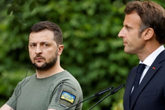 Τηλεφωνική επικοινωνία Ζελένσκι και Μακρόν