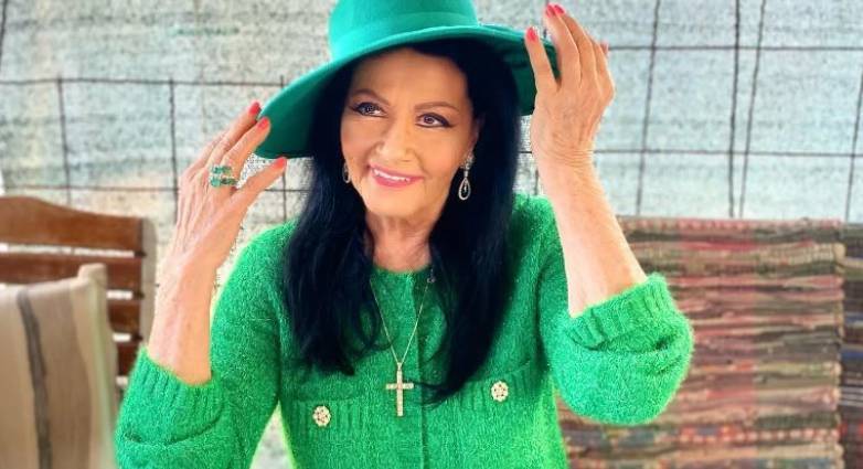 Ζωζώ Σαπουντζάκη: Το πρώτο της μήνυμα μέσα από το νοσοκομείο - Πότε παίρνει εξιτήριο