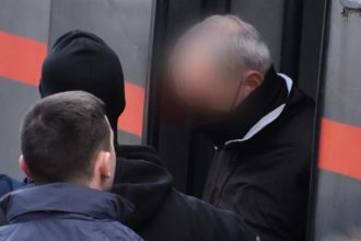 Κολωνός: Ξεσπά η γιαγιά της 12χρονης μετά την εισαγγελική πρόταση – «Είναι δυνατόν να βγάζει το τέρας έξω και να δικάζει την μάνα;»