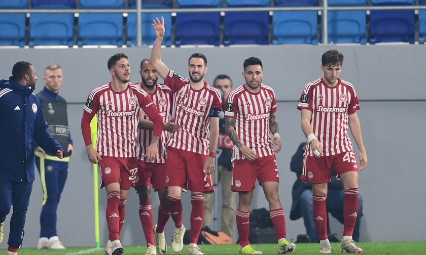 “Κάηκε” η πλατεία Αριστοτέλους για τα 110 χρόνια του Άρη (ΦΩΤΟ)