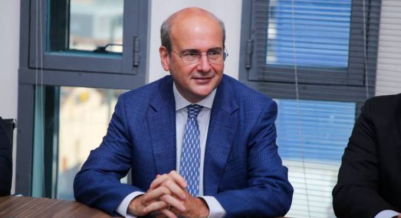 Χατζηδάκης: «Πάνω από τα 800 ευρώ ο κατώτατος μισθός»