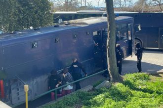 Θεσσαλονίκη: Ελεύθεροι οι 49 συλληφθέντες του ΑΠΘ – Αναβλήθηκε η δίκη τους