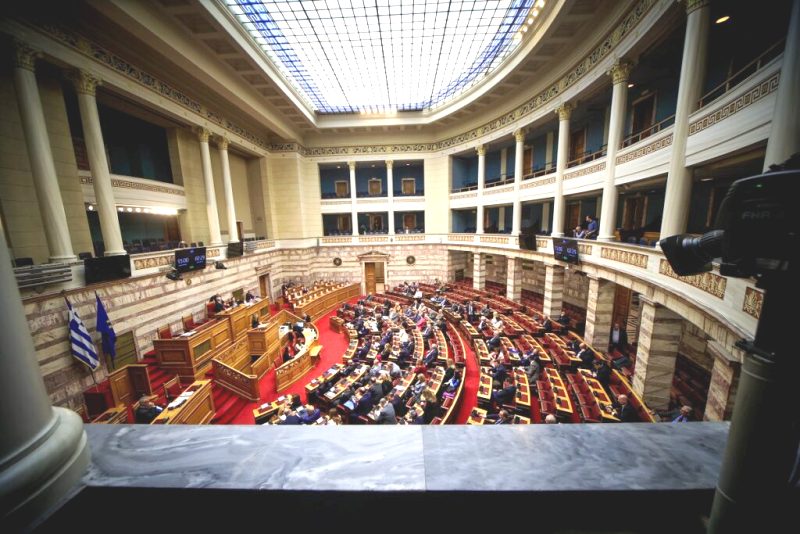 Πρόταση Δυσπιστίας: Πολύωρες και μεταμεσονύχτιες οι συνεδριάσεις μέχρι το βράδυ της Πέμπτης