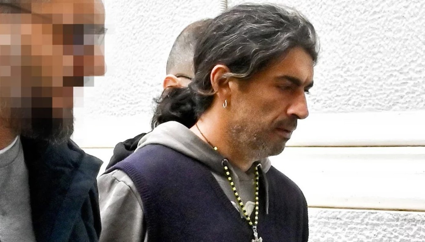 Σπίτι στον Πειραιά βρήκε ο 45χρονος παλαιοχριστιανός – Ζητά να πάρει τον γιο του από τον Παίδων για να πάει σχολείο