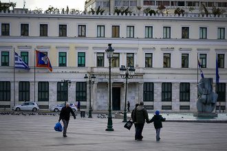 Δήμος Αθηναίων: Αποφασίστηκε η δημιουργία μνημείου για τα θύματα της τραγωδίας στα Τέμπη