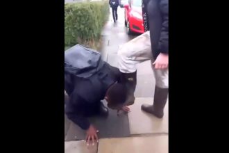 Απίστευτο περιστατικό bullying σε μαθητή - Τον έβαλε να φιλήσει τις μπότες του