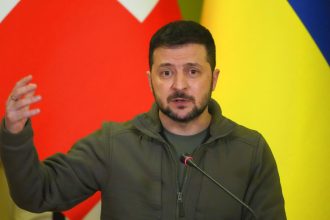 Ζελένσκι: Κάλεσε τους Ουκρανούς να υπερασπιστούν τους εαυτούς τους απέναντι στη ρωσική επιθετικότητα