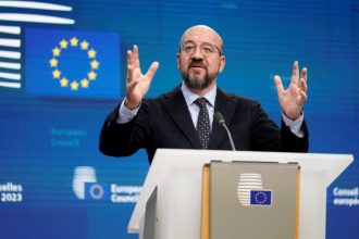 Την ανάγκη η ΕΕ να επενδύσει περισσότερο στην αμυντική βιομηχανική της βάση ανέφερε ο Σ. Μισέλ