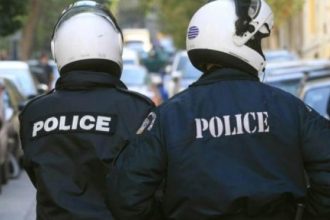 Λάρισα: Εξιχνιάστηκε κλοπή 49.000 ευρώ από παρκαρισμένο αυτοκίνητο – Τι έκαναν οι 4 δράστες