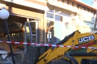 Μπούκαραν με μπουλντόζα σε κοσμηματοπωλείο!