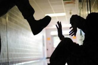 Άγρια συμπλοκή μεταξύ ανηλίκων σε σχολείο – Στο νοσοκομείο μαθητής της Α’ Γυμνασίου