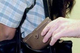 Οδηγός και επιβάτες παγίδεψαν… πορτοφολού μέσα σε αστικό λεωφορείο