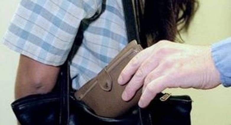 Οδηγός και επιβάτες παγίδεψαν… πορτοφολού μέσα σε αστικό λεωφορείο