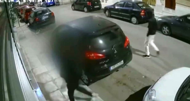 Η εξομολόγηση για τη νύχτα της φρίκης στα Εξάρχεια - Άνδρες από τη Σομαλία εισέβαλαν στο διαμέρισμα 36χρονης