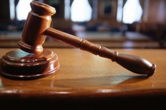 Στο εδώλιο η πρώην Εισαγγελέας που ...εξαφάνισε δικογραφίες