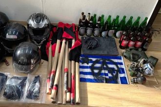 Ρόπαλα, καμένη σημαία και μπουκάλια για μολότοφ βρέθηκαν από την έφοδο της ΕΛ.ΑΣ στην Πανεπιστημιούπολη (ΦΩΤΟ - ΒΙΝΤΕΟ)