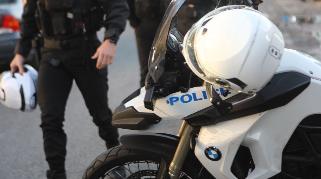 Κόρινθος: Ξυλοκόπησαν και τραυμάτισαν αστυνομικό της ομάδας ΔΙ.ΑΣ