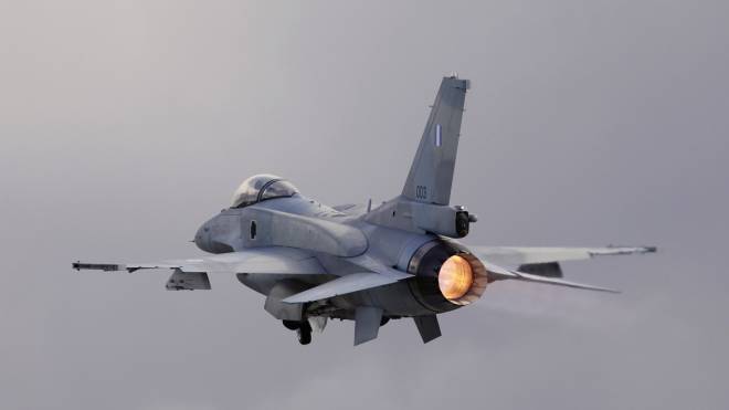 Μιάμιση ώρα πάλευε στην ανοιχτή θάλασσα ο πιλότος του F-16 μετά την πτώση