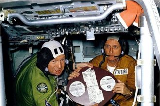 ΗΠΑ: Ο αστροναύτης Τόμας Στάφορντ, διοικητής του Apollo 10, πέθανε σε ηλικία 93 ετών