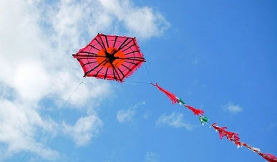 Κορινθία: Γυναίκα χτυπήθηκε από το ρεύμα όταν ο χαρταετός ακούμπησε σε καλώδια της ΔΕΗ