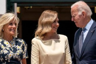 Η Ολένα Ζελέσνκα, πρώτη κυρία της Ουκρανίας, απέρριψε πρόσκληση του Λευκού Οίκου, αρνούμενη να κάτσει πλάι στην χήρα του Ναβάλνι