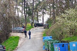 Εντοπίστηκε πτώμα άνδρα στα σκουπίδια τυλιγμένο σε σακούλες σκουπιδιών - Κρατούσε όπλο και είχε χειροπέδες στο ένα του χέρι (ΝΕΟΤΕΡΑ - ΒΙΝΤΕΟ)