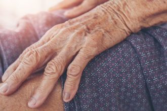 Λίρες και χιλιάδες ευρώ άρπαξε «μαϊμού» αστυνομικός από ηλικιωμένη στα Τρίκαλα