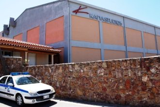 Φάρσα το τηλεφώνημα για βόμβα στον ΑΝΤ1 - Εκκενώθηκε το κτίριο, διακόπηκε το πρόγραμμα